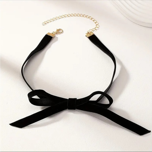NWOT Black Velvet Bow Choker Necklace - Picture 1 of 1